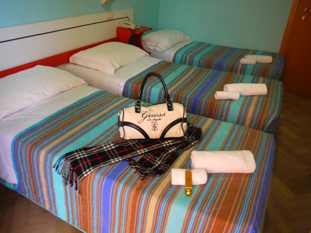 Hotel Maena Rimini Cameră foto